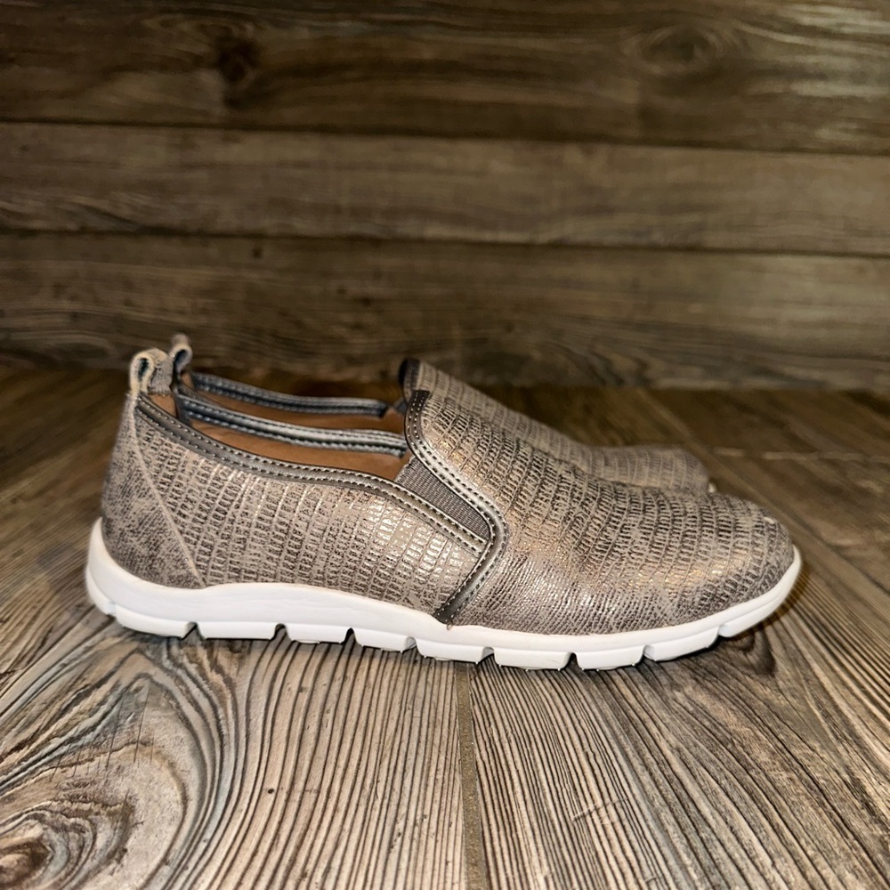 Eurosoft by Söfft Metallic Silver Gray Slip-On Shoes
Comfortable Fall size 6